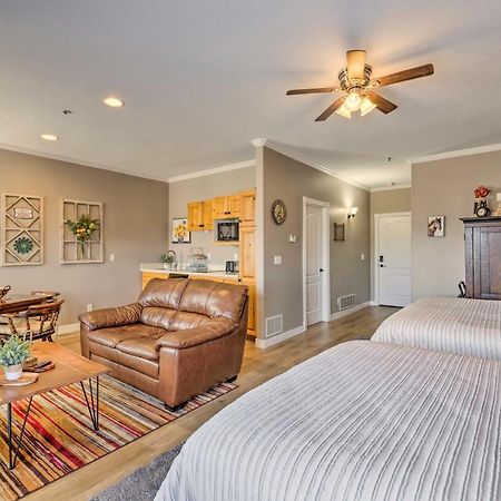 Large, Cozy Midway Studio With Mountain Views! 외부 사진