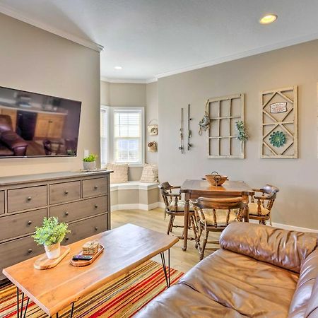 Large, Cozy Midway Studio With Mountain Views! 외부 사진