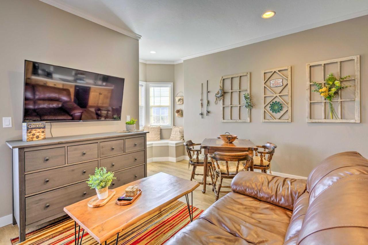 Large, Cozy Midway Studio With Mountain Views! 외부 사진