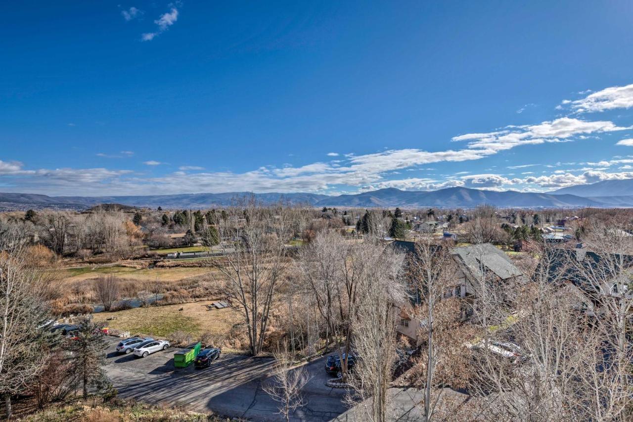 Large, Cozy Midway Studio With Mountain Views! 외부 사진